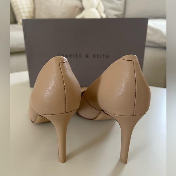 ❌SOLD❌ Charles & Keith point toe casual heels 👠 - Picture 7 of 7